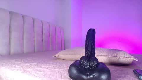 Snapshot of estrella_hanks_ chatting on 01/14/26, 12:00 Estrella online show from 01/14/26, 12:00