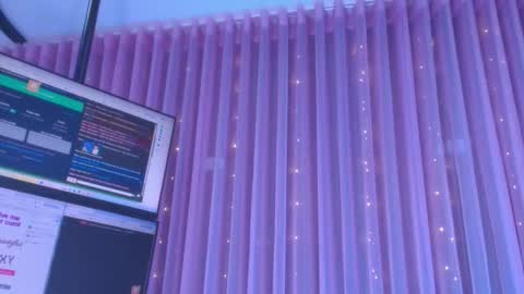 Snapshot of estrella_hanks_ chatting on 03/13/26, 12:01 Estrella online show from 03/13/26, 12:01