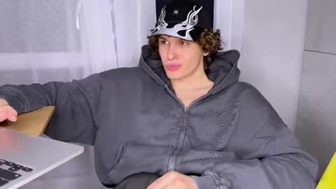 Alex online show from 05/12/26, 06:49