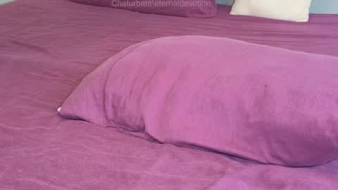 Snapshot of eternaldevotion chatting on 01/22/25, 01:53 AA online show from 01/22/25, 01:53