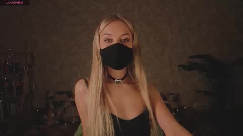 Snapshot of eternalophelia chatting on 03/26/26, 10:15 Sophia online show from 03/26/26, 10:15