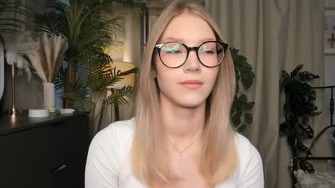 Natalie online show from 10/16/25, 04:57