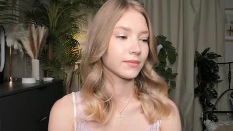 Natalie online show from 10/17/25, 05:43