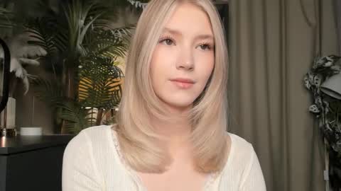 Natalie online show from 12/15/25, 05:44