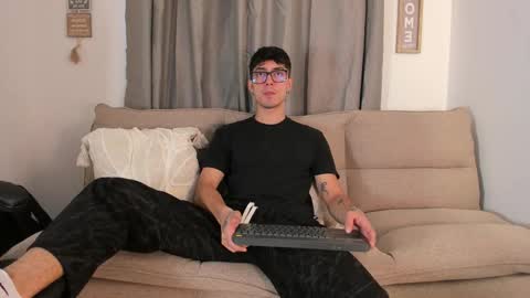 Snapshot of etham_wolf1 chatting on 03/25/26, 05:52 etham_wolf1 online show from 03/25/26, 05:52