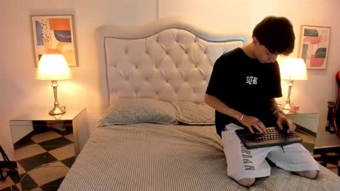 ethan and ava online show from 01/27/25, 01:30