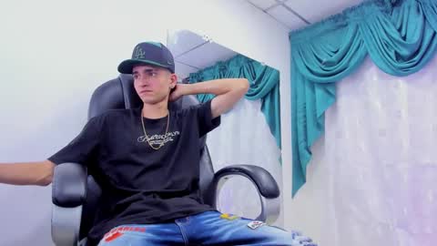 Snapshot of ethan_boy_ chatting on 12/21/24, 07:49 Ethan online show from 12/21/24, 07:49