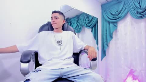 Snapshot of ethan_boy_ chatting on 01/08/25, 07:56 Ethan online show from 01/08/25, 07:56