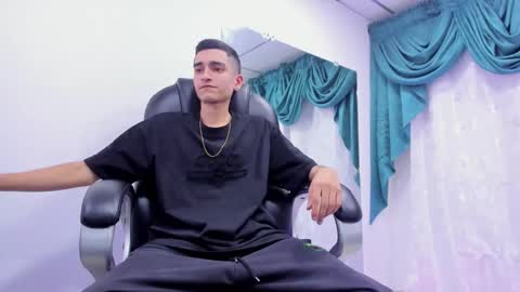 Snapshot of ethan_boy_ chatting on 01/10/25, 08:37 Ethan online show from 01/10/25, 08:37