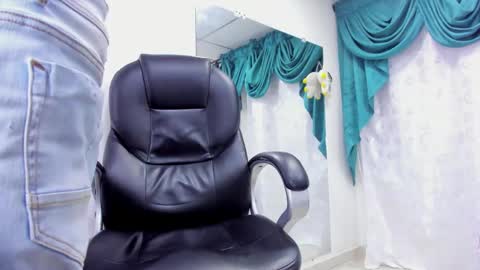 Snapshot of ethan_boy_ chatting on 02/05/25, 11:28 Ethan online show from 02/05/25, 11:28