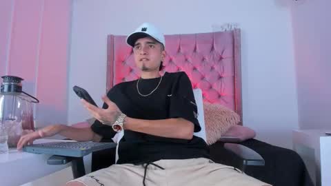 Snapshot of ethan_boy_ chatting on 11/21/25, 07:45 Ethan online show from 11/21/25, 07:45