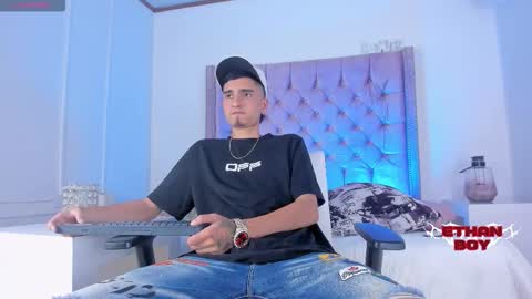 Snapshot of ethan_boy_ chatting on 11/29/25, 09:40 Ethan online show from 11/29/25, 09:40