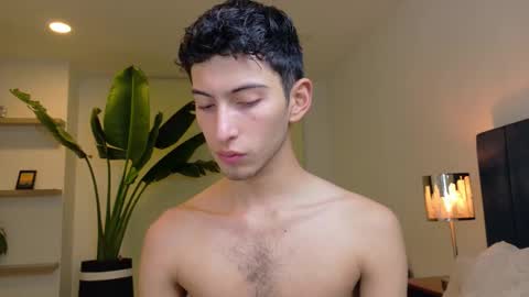 Snapshot of ethan_skiny_ chatting on 11/12/25, 04:24 Joan online show from 11/12/25, 04:24