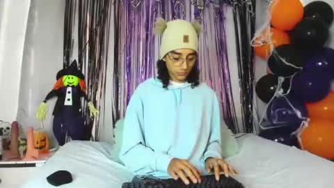 ethanblackwoodd online show from 10/28/25, 07:49