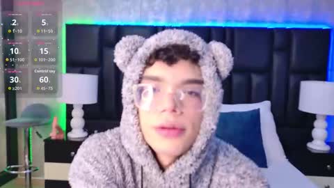 Snapshot of ethanleroyy chatting on 10/17/25, 04:37 Ethan Leroy online show from 10/17/25, 04:37