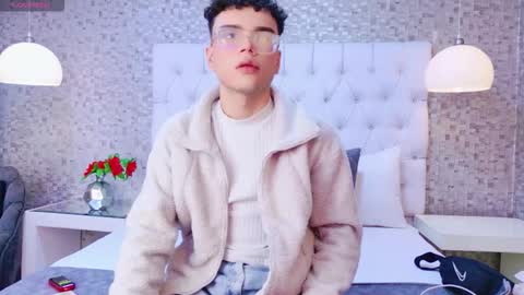 Snapshot of ethanleroyy chatting on 10/19/25, 03:07 Ethan Leroy online show from 10/19/25, 03:07