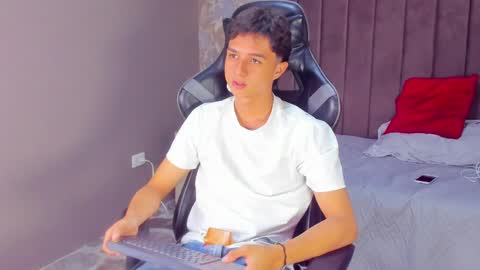 ethanlowell online show from 02/21/25, 07:54