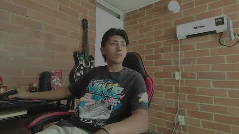 ethann2_ online show from 06/05/26, 03:51
