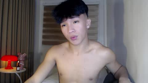 Snapshot of etherealboytoy4hire chatting on 03/29/26, 01:33 Rey online show from 03/29/26, 01:33