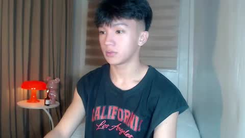 Snapshot of etherealboytoy4hire chatting on 04/01/26, 01:01 Rey online show from 04/01/26, 01:01