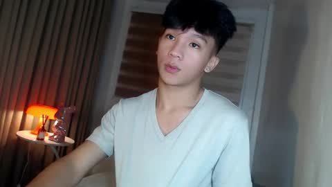 Snapshot of etherealboytoy4hire chatting on 04/05/26, 03:15 Rey online show from 04/05/26, 03:15