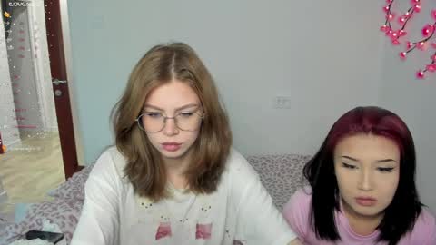 Veronica Tiia Lilith left to right online show from 05/08/26, 12:49