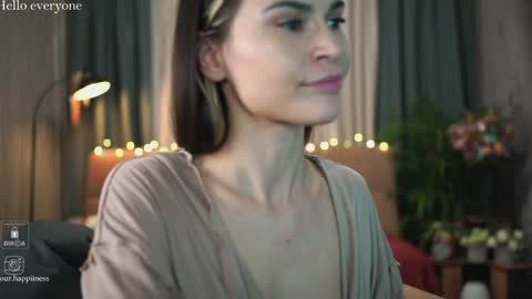 Snapshot of euphoriiiaa chatting on 12/19/24, 07:18 Mira online show from 12/19/24, 07:18