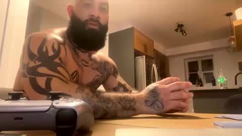 Snapshot of european_couple30 chatting on 12/22/24, 02:49 Power couple30 online show from 12/22/24, 02:49