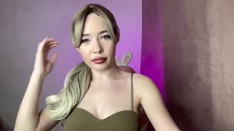 Snapshot of eva1how chatting on 02/23/26, 01:08 Eva online show from 02/23/26, 01:08