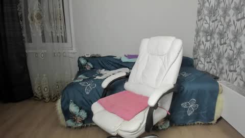 Snapshot of eva_7777 chatting on 11/14/25, 09:46 Eva online show from 11/14/25, 09:46