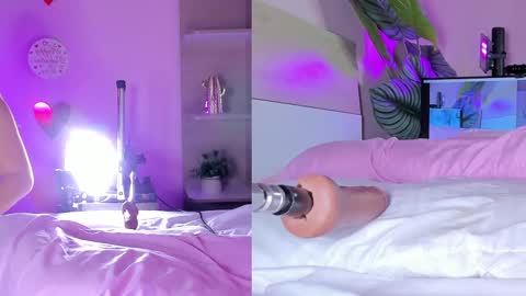 Snapshot of eva_blondee chatting on 02/14/25, 05:25 Eva online show from 02/14/25, 05:25