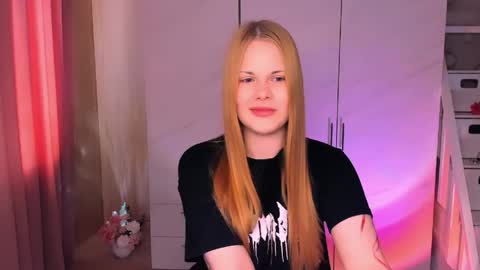 Snapshot of eva_ellis chatting on 05/27/26, 12:02 Eva online show from 05/27/26, 12:02