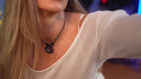 Snapshot of eva_fashionista chatting on 01/06/26, 05:16 Eva online show from 01/06/26, 05:16