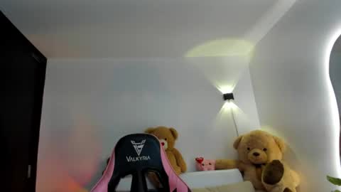 Eva   online show from 06/19/26, 04:28