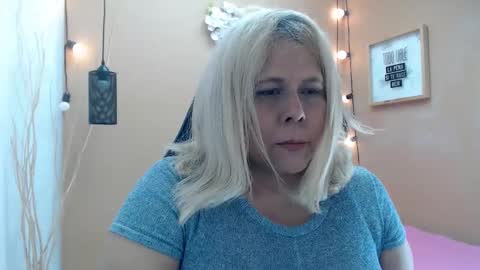 eva_love49 online show from 11/12/25, 12:16