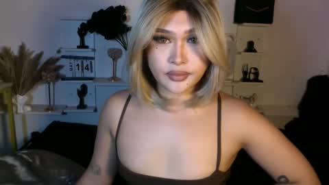Queen Eva Mazikeen online show from 05/15/26, 12:23
