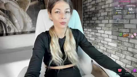Snapshot of eva_melow chatting on 11/01/25, 12:18 Eva online show from 11/01/25, 12:18