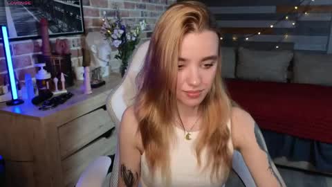 eva_mini online show from 05/27/26, 10:07
