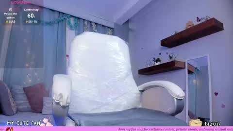 Snapshot of eva_monet chatting on 10/09/25, 03:32 eva_monet online show from 10/09/25, 03:32