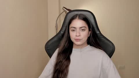 eva_monn online show from 12/05/24, 11:07