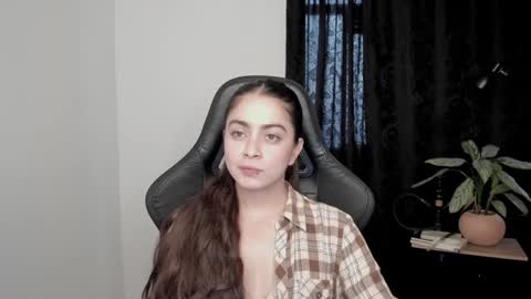 eva_monn online show from 12/21/24, 07:38