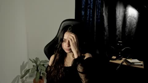 eva_monn online show from 12/27/24, 10:16