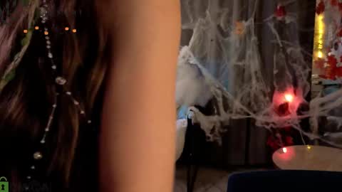 Eva online show from 10/31/25, 06:09