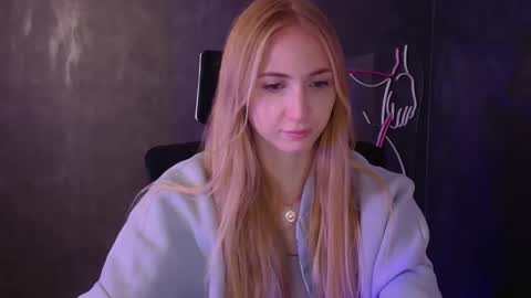 Snapshot of eva_oliviaa chatting on 10/06/25, 11:29 Eva online show from 10/06/25, 11:29