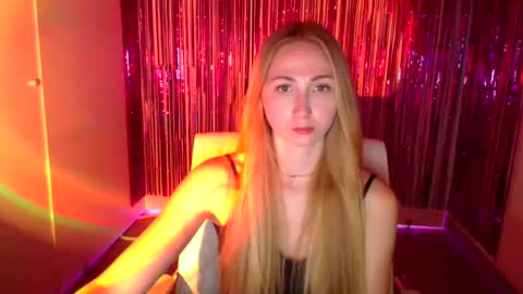 Snapshot of eva_oliviaa chatting on 10/08/25, 06:27 Eva online show from 10/08/25, 06:27
