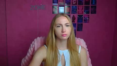 Snapshot of eva_oliviaa chatting on 10/16/25, 11:11 Eva online show from 10/16/25, 11:11
