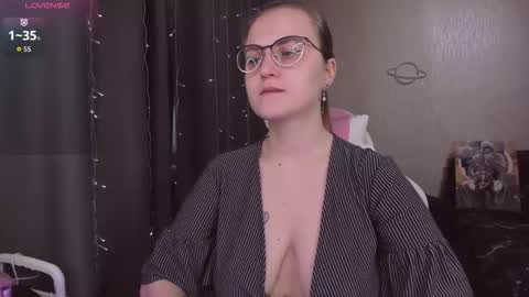 Eva online show from 11/27/25, 10:39