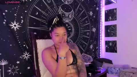 Snapshot of eva_sanderslee chatting on 10/05/25, 08:45 Eva online show from 10/05/25, 08:45