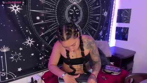 Snapshot of eva_sanderslee chatting on 10/15/25, 08:03 Eva online show from 10/15/25, 08:03