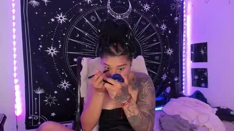 Snapshot of eva_sanderslee chatting on 11/25/25, 07:19 Eva online show from 11/25/25, 07:19